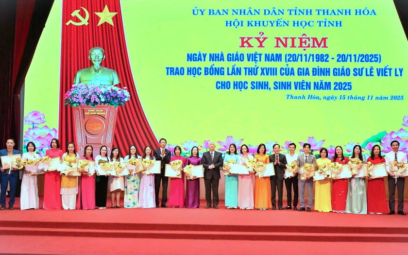 Giáo sư Lê Viết Ly và gia đình trao học bổng hơn 2 tỉ đồng - Ảnh 4.