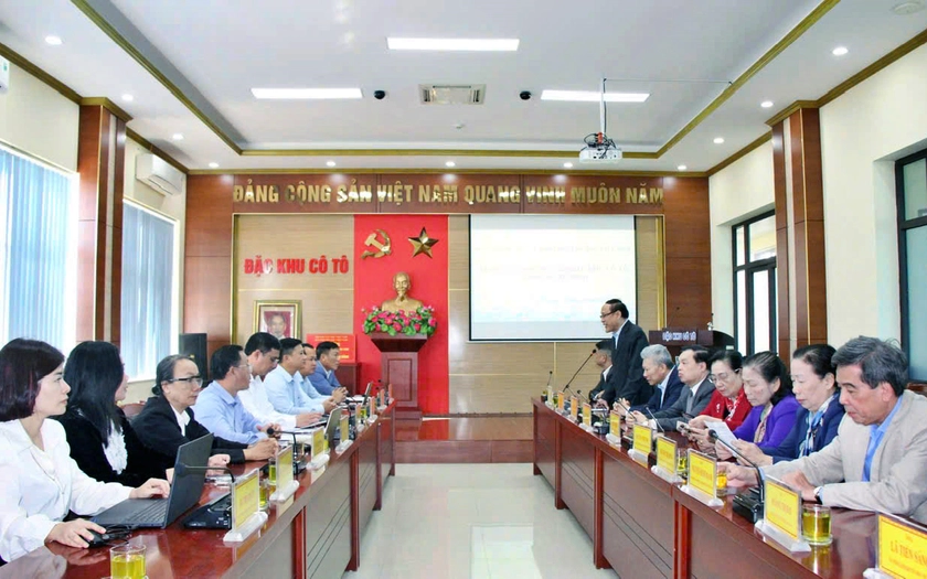 Trung ương Hội Khuyến học Việt Nam trao hỗ trợ học bổng tại Vân Đồn, Cô Tô (Quảng Ninh) - Ảnh 3.