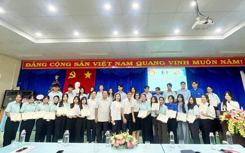 Quỹ Khuyến học Việt Nam cùng nhà tài trợ trao học bổng Nguyễn Trường Tộ - Ảnh 1.