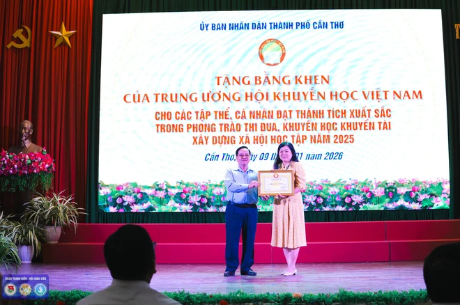 Hội Khuyến học Thành phố Cần Thơ trao 95 suất học bổng khuyến học, khuyến tài năm 2026 - Ảnh 4.