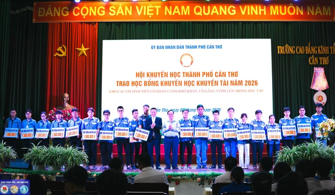 Hội Khuyến học Thành phố Cần Thơ trao 95 suất học bổng khuyến học, khuyến tài năm 2026 - Ảnh 2.