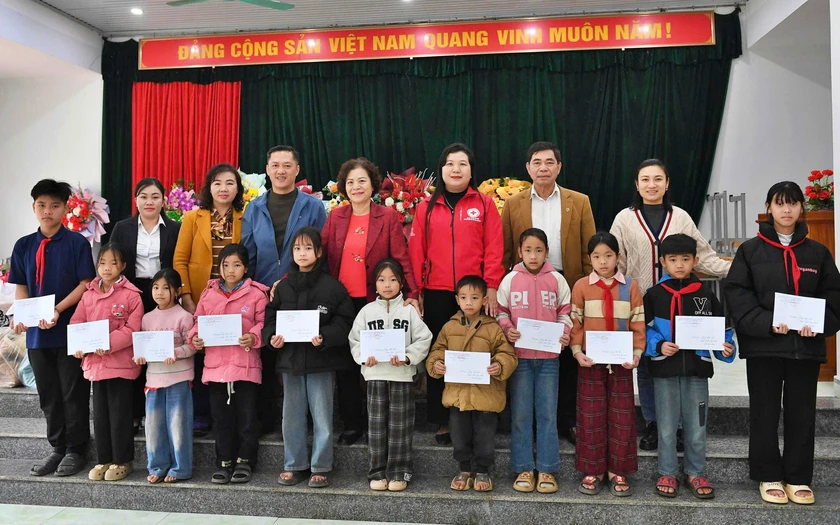 Tết yêu thương - Xuân Khuyến học 2026 ấm áp nghĩa tình nơi vùng cao Hồng Thái - Ảnh 4.