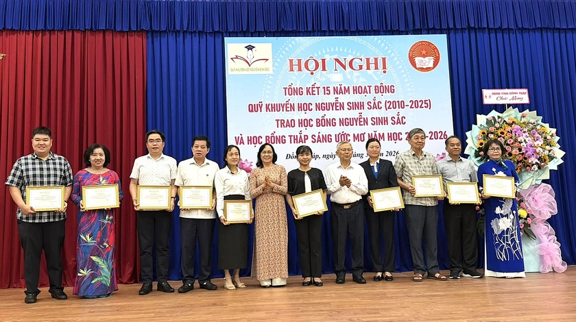 Quỹ Khuyến học Nguyễn Sinh Sắc trao 110 tỷ đồng hỗ trợ 45.000 lượt học sinh, sinh viên - Ảnh 3.