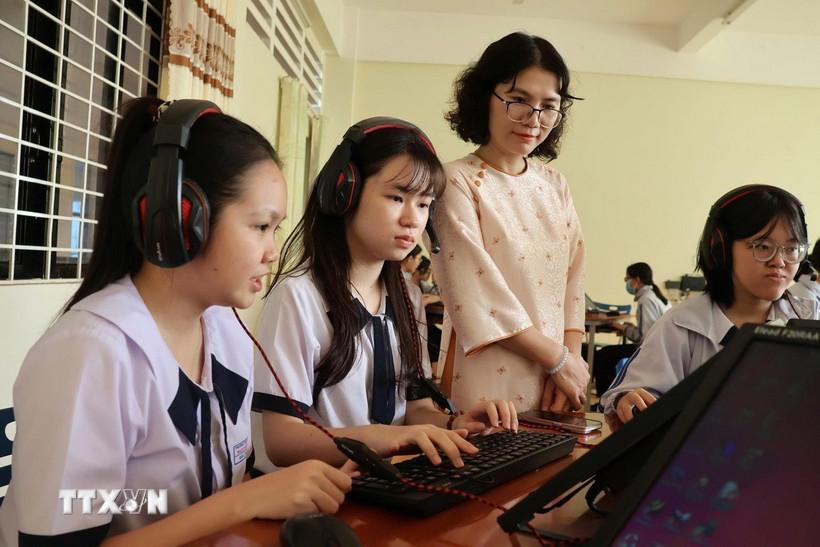 Trường THPT Chuyên Nguyễn Du (phường Tân An, tỉnh Đắk Lắk), quan tâm, đào tạo nâng cao chất lượng giáo dục mũi nhọn. (Ảnh: TTXVN phát)