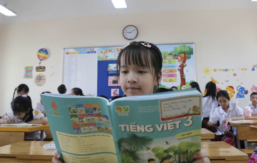 Dự kiến miễn phí sách giáo khoa trên toàn quốc từ năm học 2029-2030 - Ảnh 1.