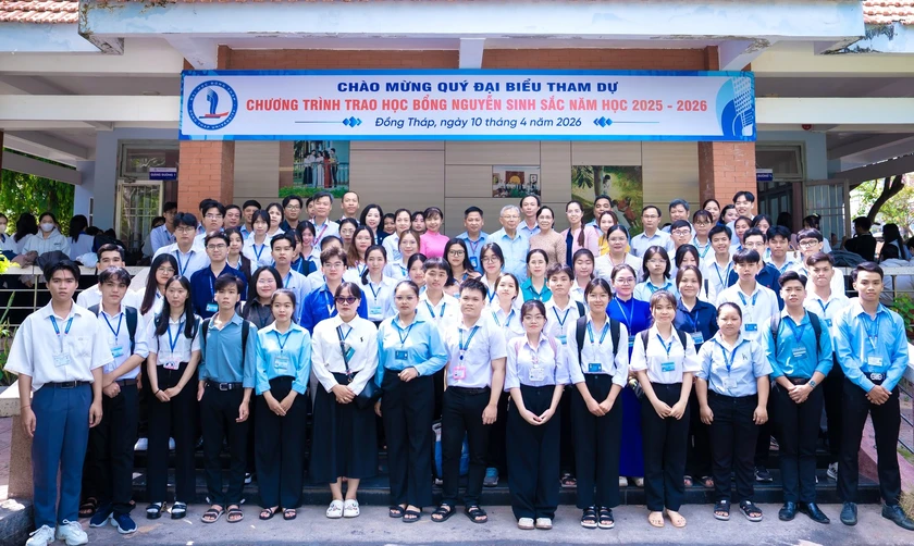 Quỹ Khuyến học Nguyễn Sinh Sắc trao gần 900 triệu đồng học bổng cho sinh viên Đại học Đồng Tháp - Ảnh 5.