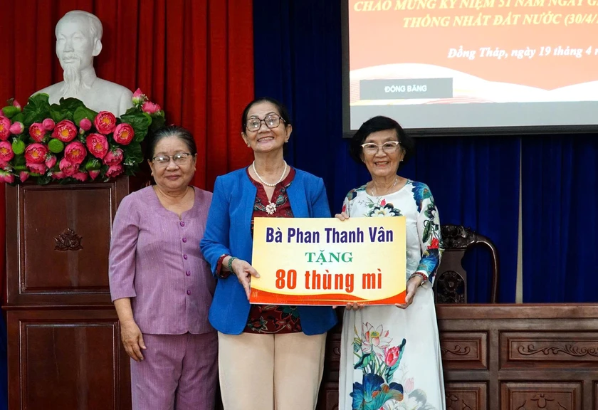 Hội Khuyến học tỉnh Đồng Tháp trao 80 suất học bổng tiếp sức học sinh, sinh viên vượt khó - Ảnh 7.