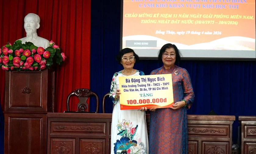 Hội Khuyến học tỉnh Đồng Tháp trao 80 suất học bổng tiếp sức học sinh, sinh viên vượt khó - Ảnh 6.