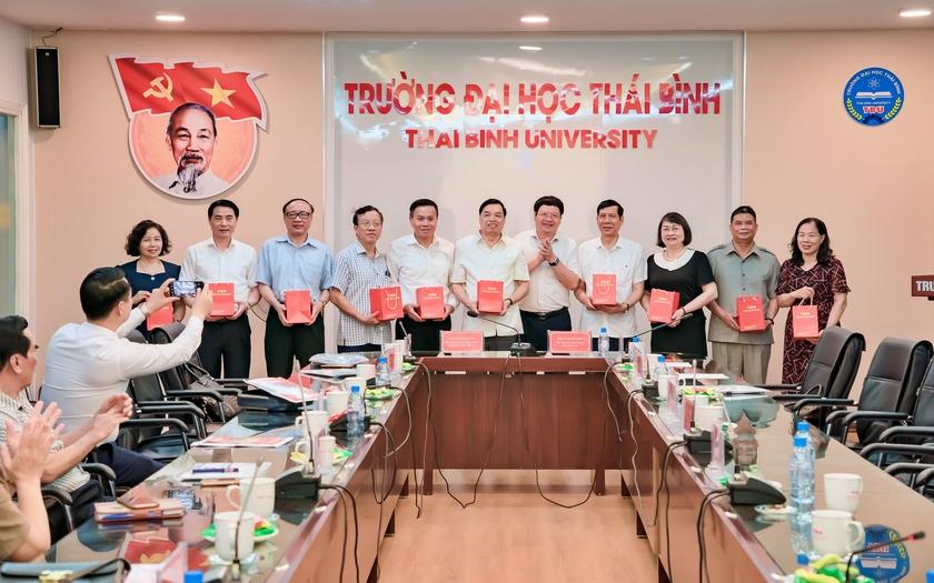 Hội Khuyến học các tỉnh, thành phố Cụm II giao ban tại Trường Đại học Thái Bình - Ảnh 4.