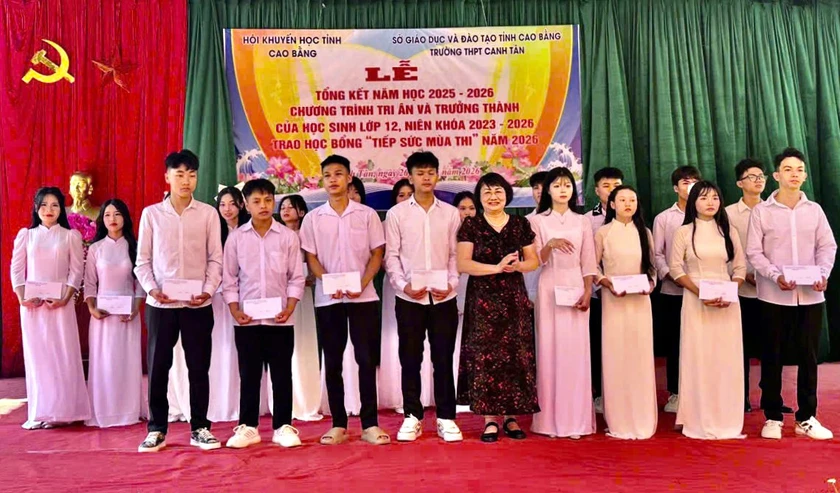 Hội Khuyến học tỉnh Cao Bằng trao 100 suất học bổng "Tiếp sức mùa thi tốt nghiệp trung học phổ thông" năm 2026 - Ảnh 3.