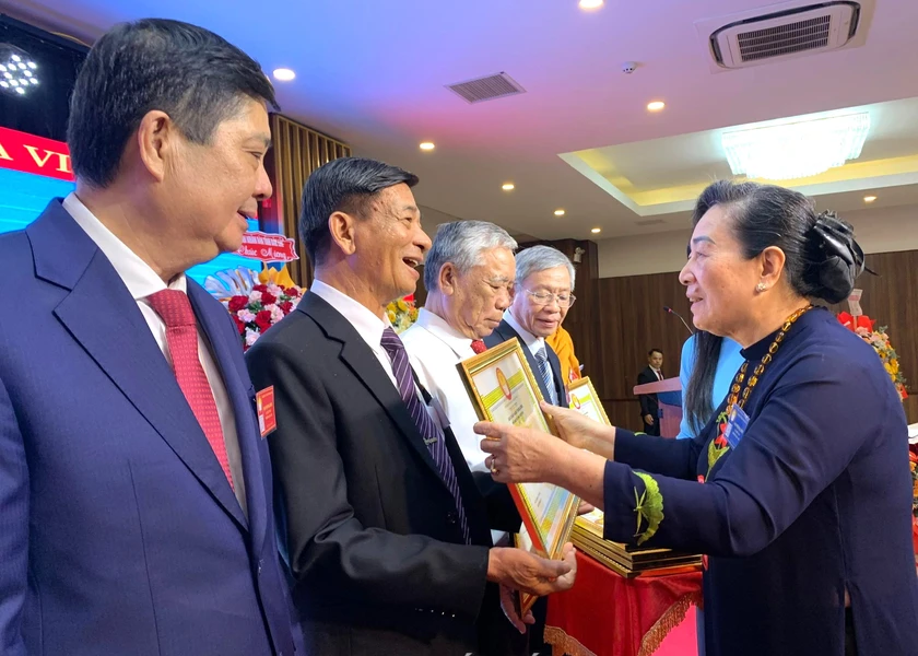 Hội Khuyến học tỉnh Đắk Lắk quyết tâm đột phá chuyển đổi số trong phong trào khuyến học, khuyến tài giai đoạn mới - Ảnh 1.