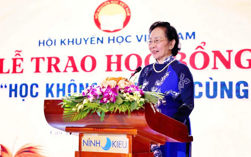 Hội Khuyến học Việt Nam trao học bổng “Học không bao giờ cùng” lần thứ 6 vinh danh 310 tấm gương tiêu biểu - Ảnh 1.