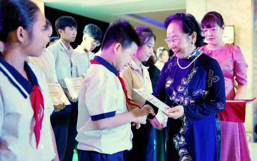 Hội Khuyến học Việt Nam trao học bổng “Học không bao giờ cùng” lần thứ 6 vinh danh 310 tấm gương tiêu biểu - Ảnh 6.