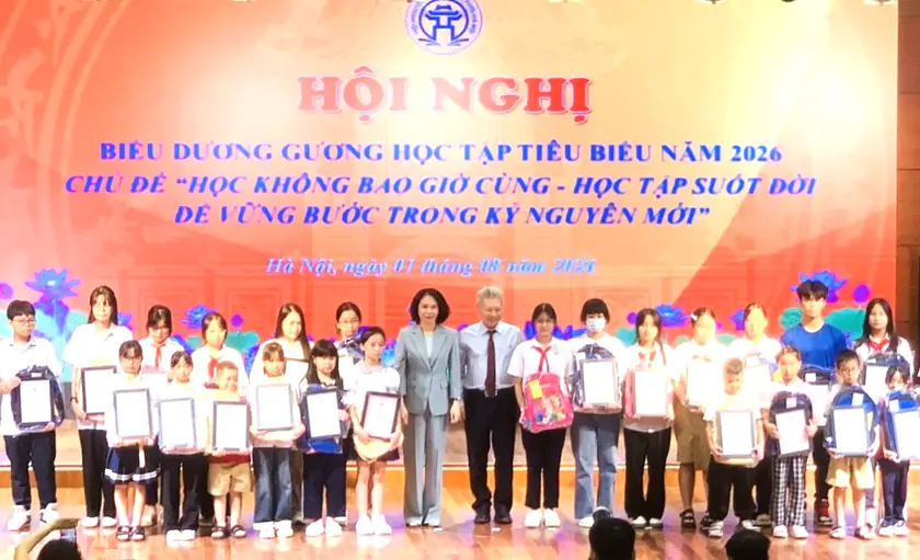 Hội Khuyến học Thành phố Hà Nội tuyên dương 250 gương học tập tiêu biểu, lan tỏa tinh thần "Học không bao giờ cùng" - Ảnh 1.
