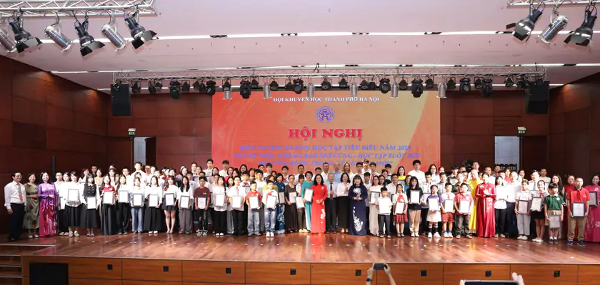 Hội Khuyến học Thành phố Hà Nội tuyên dương 250 gương học tập tiêu biểu, lan tỏa tinh thần "Học không bao giờ cùng" - Ảnh 7.