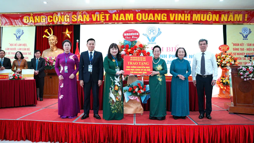 Bà Nguyễn Thị Ngọc Minh tái đắc cử Chủ tịch Hội Khuyến học Hà Nội khóa VI - Ảnh 10.