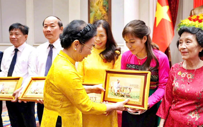Phó Chủ tịch nước Võ Thị Ánh Xuân gặp mặt các điển hình học tập tiêu biểu toàn quốc - Ảnh 8.